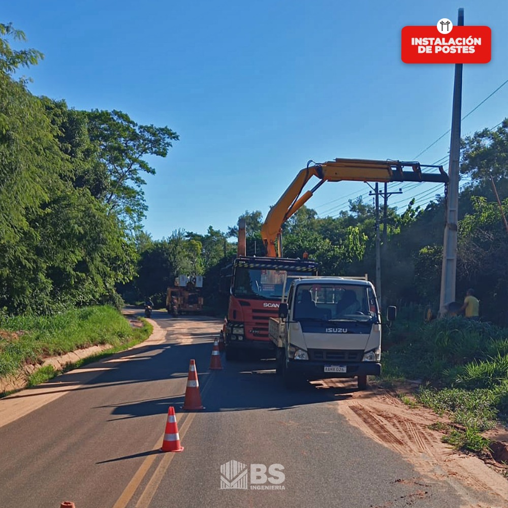 Instalación de postes en Paraguay